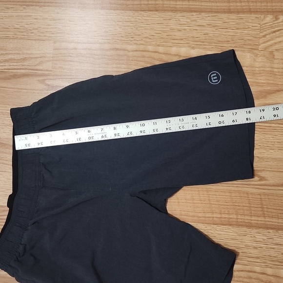Travis Mathew ZIPLINE ACTIVE SHORT 7.5 IN size small - Picture 10 of 10
